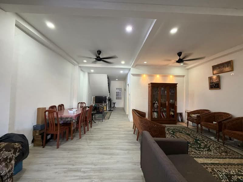 2-storey Terraced House for Sale in Ulu Kelang (Kuala Lumpur) - Azrul Ismail - Living Room - PropertyGuru.com.my