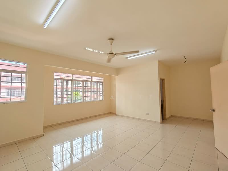 Rumah Teres 2.5 Tingkat untuk Disewa di Bandar Bukit Tinggi 2 (Klang) - Diana See - Living Room - PropertyGuru.com.my