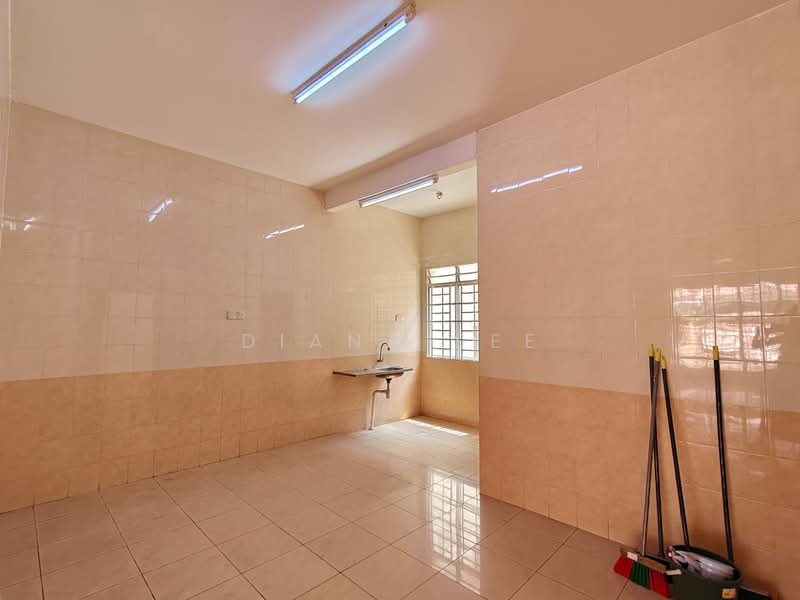 Rumah Teres 2.5 Tingkat untuk Disewa di Bandar Bukit Tinggi 2 (Klang) - Diana See - Kitchen - PropertyGuru.com.my
