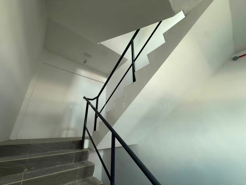 Warehouse for Rent in Valdor (Sungai Jawi) - Vinnie Loh - Corridor - PropertyGuru.com.my