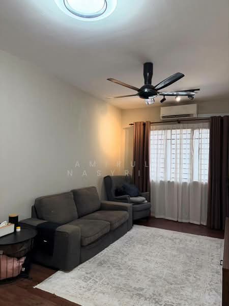 Pangsapuri untuk Dijual di De Bayu Apartment - Amirul Nasyriq - Living Room - PropertyGuru.com.my