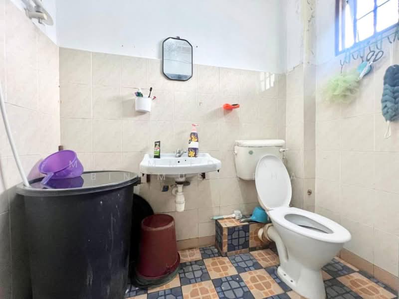 2-storey Terraced House for Sale in Taman Seri Mewah (Kajang) - Muhammed Nazri bin Mustapha - Bathroom - PropertyGuru.com.my