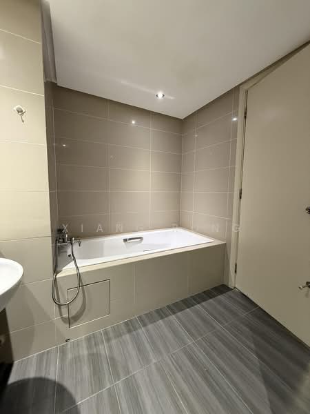 Condominium for Rent at Northpoint Residences - Xiang Rong - Master Bathroom - PropertyGuru.com.my