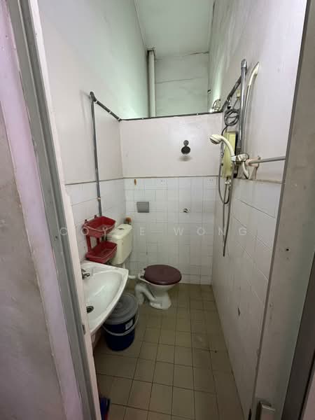 2-storey Terraced House for Sale in Jinjang Selatan (Batu) - Coyee Wong - Bathroom - PropertyGuru.com.my
