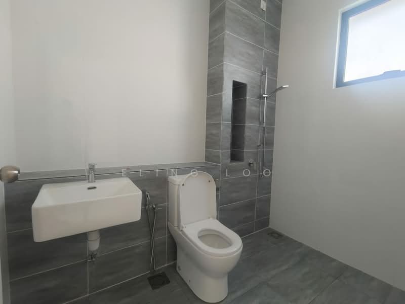 2-storey Terraced House for Sale in Telok Panglima Garang (Selangor) - Eling Loo - Bathroom - PropertyGuru.com.my