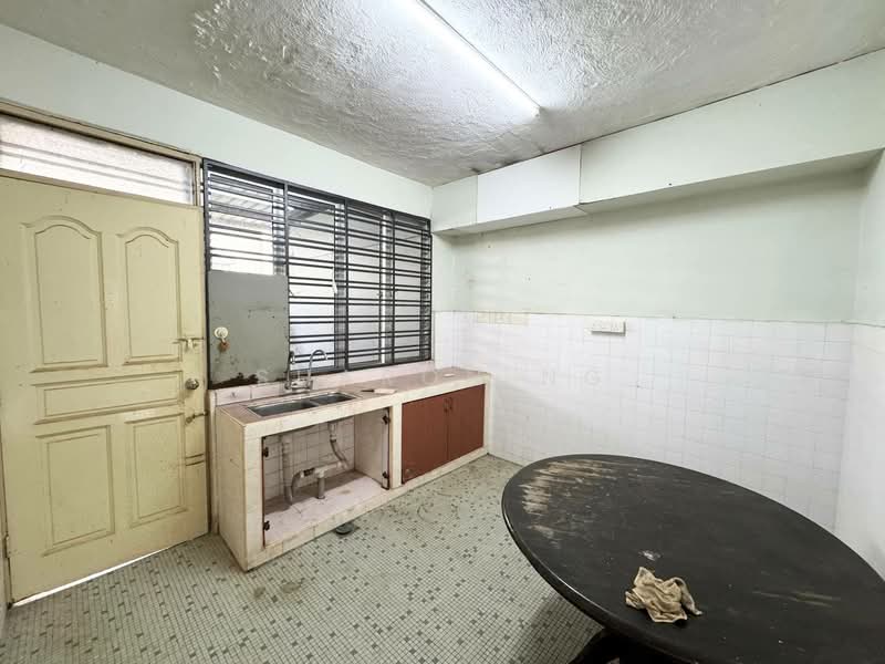 2-storey Terraced House for Sale in Taman Pelangi (Johor Bahru) - Sharon Ng - Kitchen - PropertyGuru.com.my