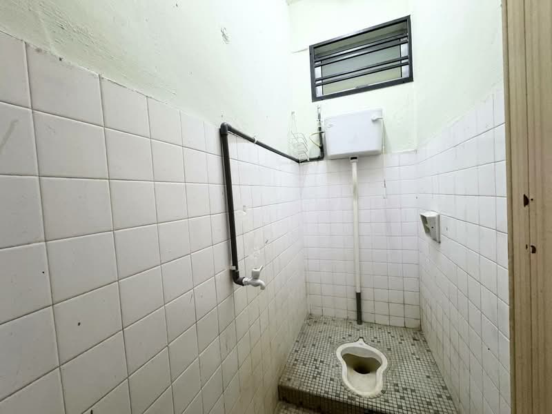 2-storey Terraced House for Sale in Taman Pelangi (Johor Bahru) - Sharon Ng - Bathroom - PropertyGuru.com.my