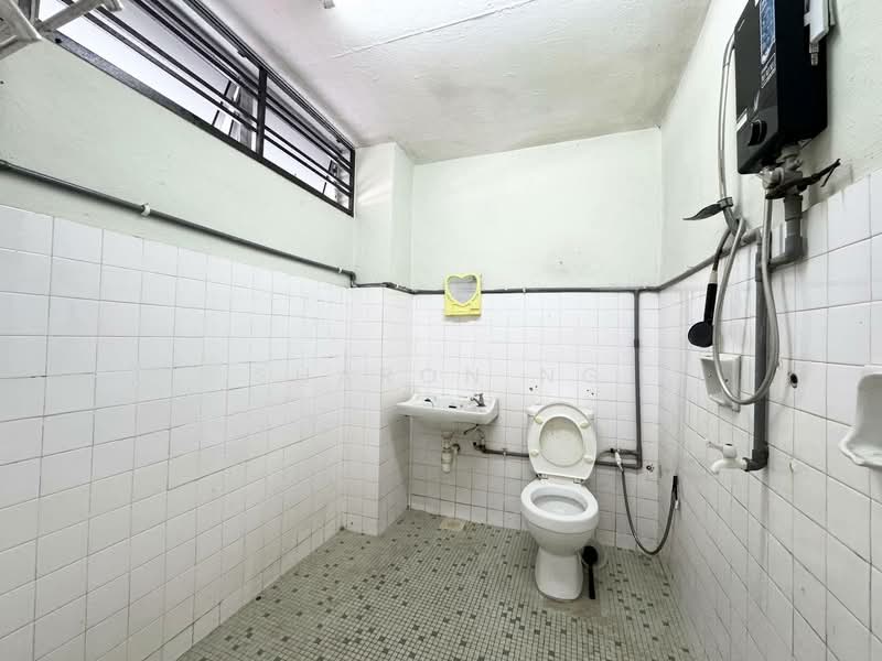 2-storey Terraced House for Sale in Taman Pelangi (Johor Bahru) - Sharon Ng - Bathroom - PropertyGuru.com.my