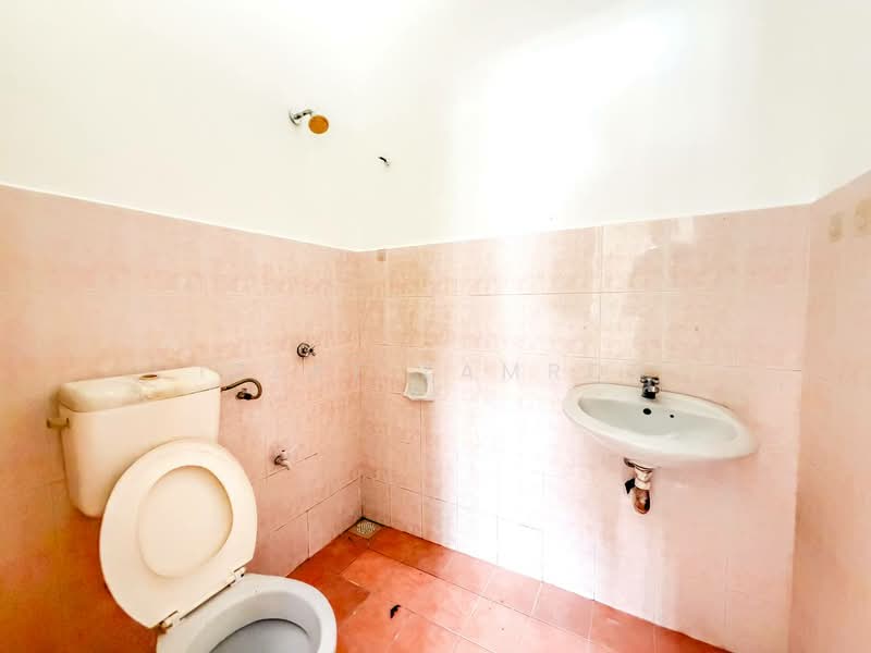 1-storey Terraced House for Sale in Alam Suria (Puncak Alam) - Izzat Zamros - Bathroom - PropertyGuru.com.my