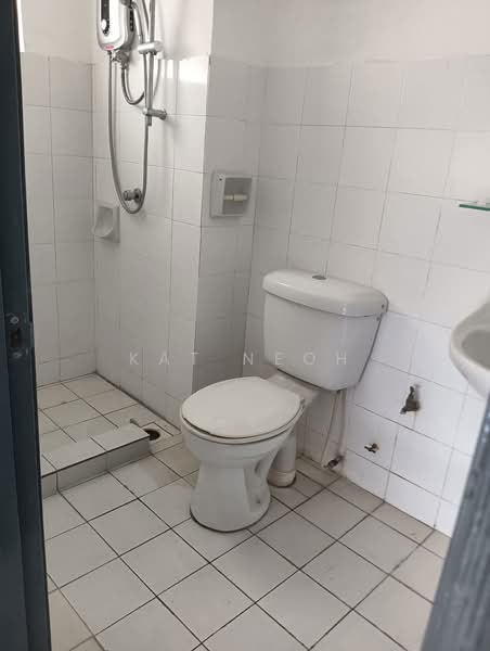 Pangsapuri untuk Dijual di Mentari Court - KAT NEOH - Bathroom - PropertyGuru.com.my