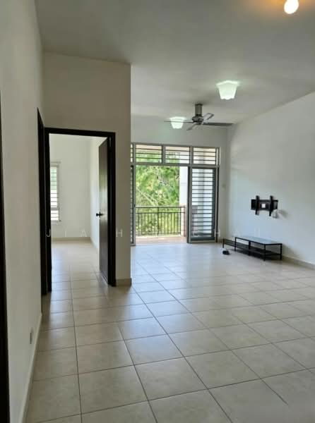 Kondominium untuk Dijual di Lakes Condominiums / Pangsapuri Tasik - Jia Hao Chan - Living Room - PropertyGuru.com.my