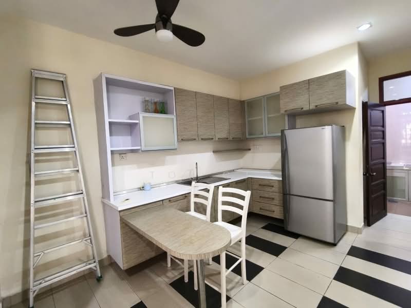 Cluster House for Rent in Bandar Putra (Kulai) - Tok CJ - Kitchen - PropertyGuru.com.my