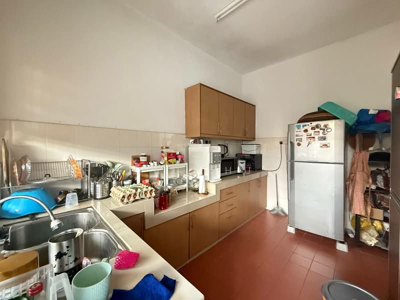 Rumah Teres untuk Dijual di Bandar Putra Permai (Seri Kembangan) - Firdaus Husin - Kitchen - PropertyGuru.com.my
