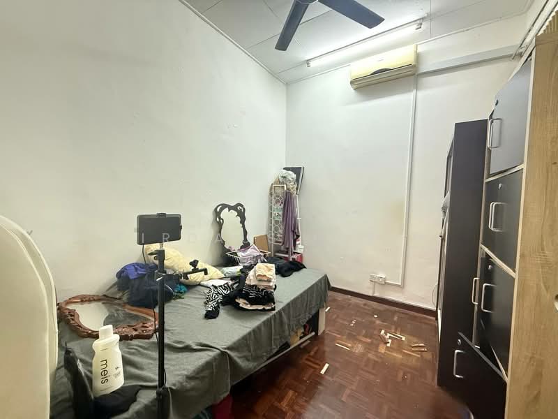 Rumah Teres untuk Dijual di Bandar Putra Permai (Seri Kembangan) - Firdaus Husin - Bedroom - PropertyGuru.com.my