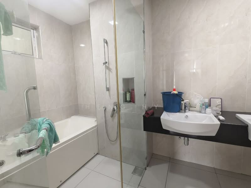 Kediaman Servis untuk Disewa di Paragon Suites @ CIQ - Heng Hy - Bathroom - PropertyGuru.com.my