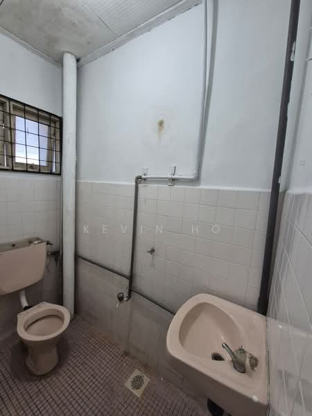 Rumah Teres 2 Tingkat untuk Dijual di Taman Desa Cemerlang (Ulu Tiram) - Kevin Ho - Bathroom - PropertyGuru.com.my
