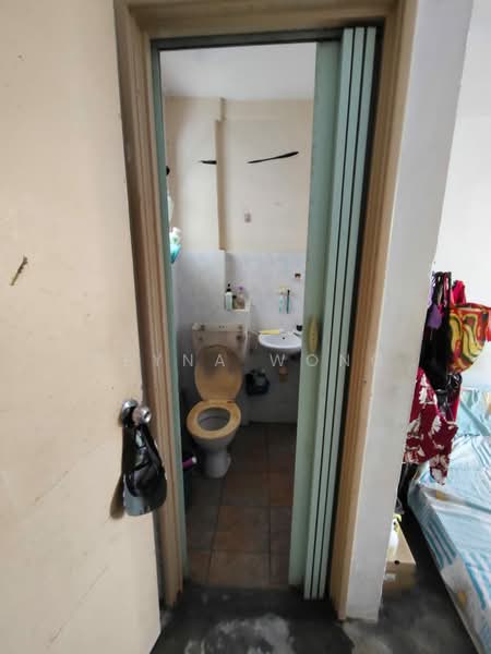 Flat for Sale at Taman Tan Sri Yaacob - Reyna Wong - Bathroom - PropertyGuru.com.my