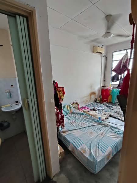 Flat for Sale at Taman Tan Sri Yaacob - Reyna Wong - Bedroom - PropertyGuru.com.my