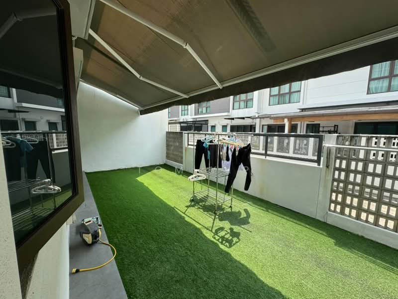 Rumah Teres 2 Tingkat untuk Dijual di Denai Alam (Shah Alam) - Tom Yip - Balcony - PropertyGuru.com.my