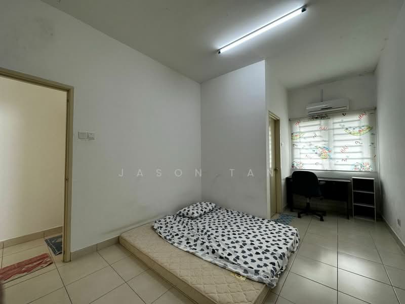 Rumah Teres 2 Tingkat untuk Dijual di Taman Seri Austin (Tebrau) - Jason Tan - Bedroom - PropertyGuru.com.my