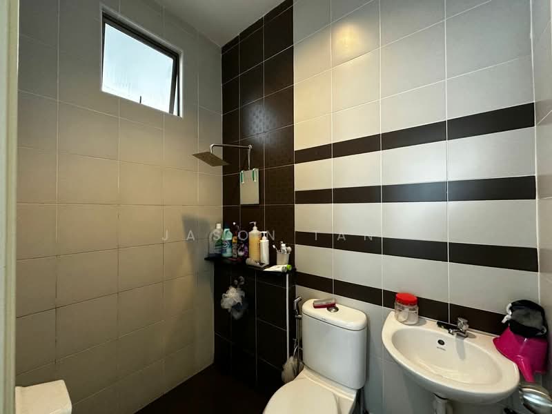 Rumah Teres 2 Tingkat untuk Dijual di Taman Seri Austin (Tebrau) - Jason Tan - Bathroom - PropertyGuru.com.my