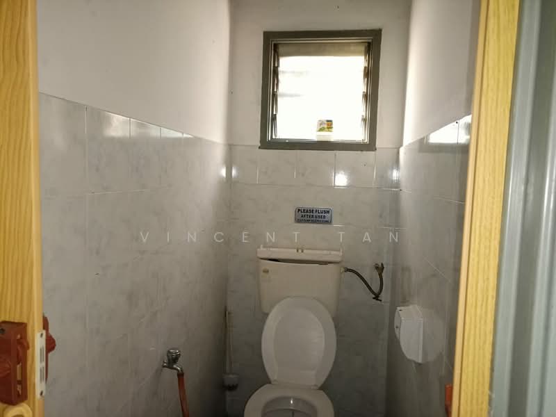 Office for Rent in Pusat Bandar Baru Rawang (Rawang) - Vincent Tan - Bathroom - PropertyGuru.com.my