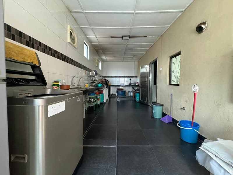 Semi-Detached House for Sale in Rawang (Selangor) - Lau Ia Ein - Kitchen - PropertyGuru.com.my