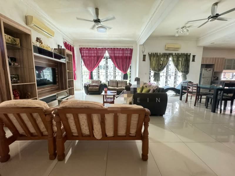 Semi-Detached House for Sale in Rawang (Selangor) - Lau Ia Ein - Living Room - PropertyGuru.com.my