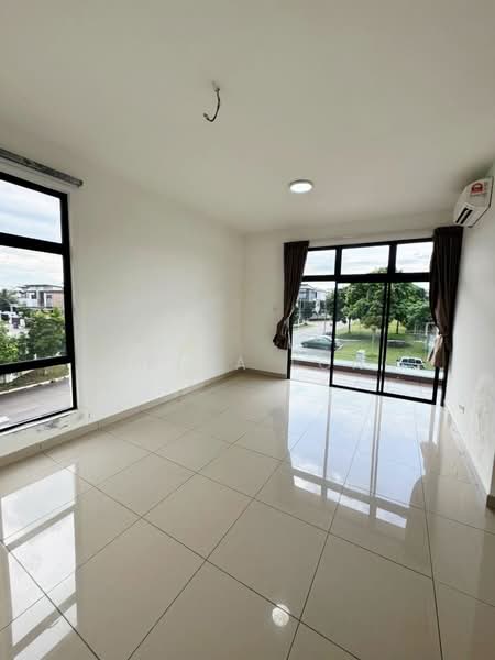 Cluster House for Rent in Bandar Cemerlang (Ulu Tiram) - Enrica Long - Living Room - PropertyGuru.com.my