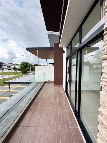 Cluster House for Rent in Bandar Cemerlang (Ulu Tiram) - Enrica Long - Balcony - PropertyGuru.com.my