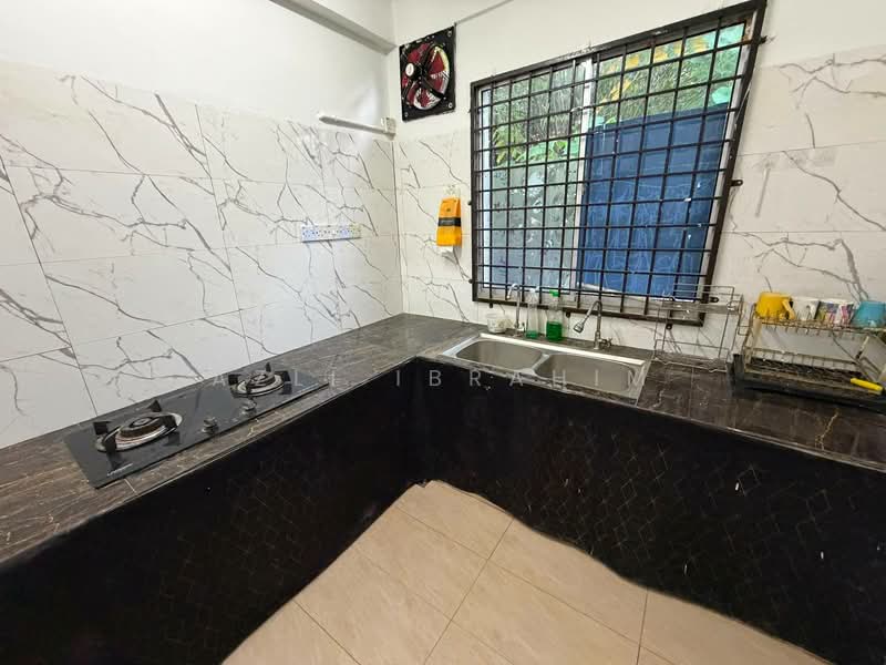 2-storey Terraced House for Sale in Pandan Perdana (Ampang) - Azli Ibrahim - Kitchen - PropertyGuru.com.my