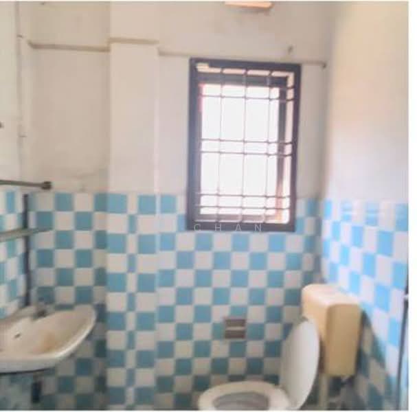 Rumah Berkembar untuk Disewa di Taman Nong Chik (Johor Bahru) - SJ CHAN - Bathroom - PropertyGuru.com.my