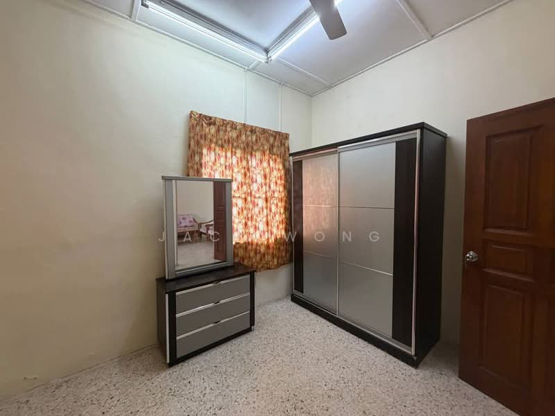 Rumah Teres 1 Tingkat untuk Disewa di Skudai (Johor) - Jack Wong - Bedroom - PropertyGuru.com.my