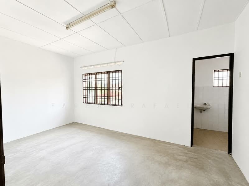Rumah Teres 2 Tingkat untuk Dijual di Taman Banting Baru (Banting) - Farhan Rafael - PropertyGuru.com.my