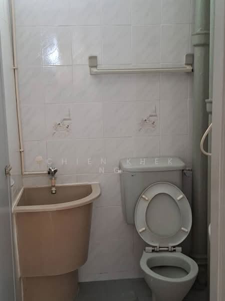 Pangsapuri untuk Dijual di Penhill Apartment (Pangsapuri Pinang) - Chien Khek Ng - Bathroom - PropertyGuru.com.my
