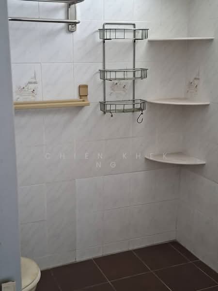 Pangsapuri untuk Dijual di Penhill Apartment (Pangsapuri Pinang) - Chien Khek Ng - Bathroom - PropertyGuru.com.my