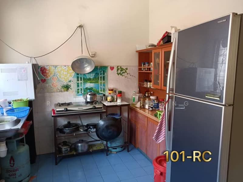 2-storey Terraced House for Sale in Bandar Bukit Tinggi (Klang) - Raymond Cheng - Kitchen - PropertyGuru.com.my