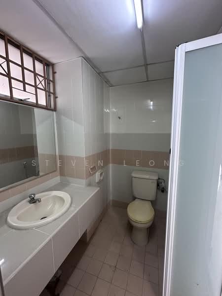 Kondominium untuk Dijual di Bukit OUG Condominiums - Steven Leong - Bathroom - PropertyGuru.com.my