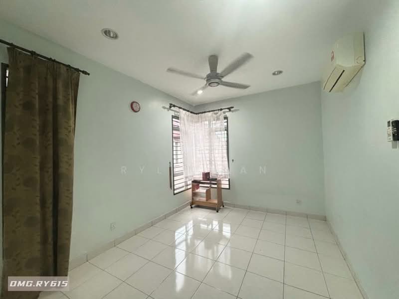 Rumah Berkembar untuk Dijual di Taman Aman Perdana (Kapar) - Rylin Tan - Living Room - PropertyGuru.com.my