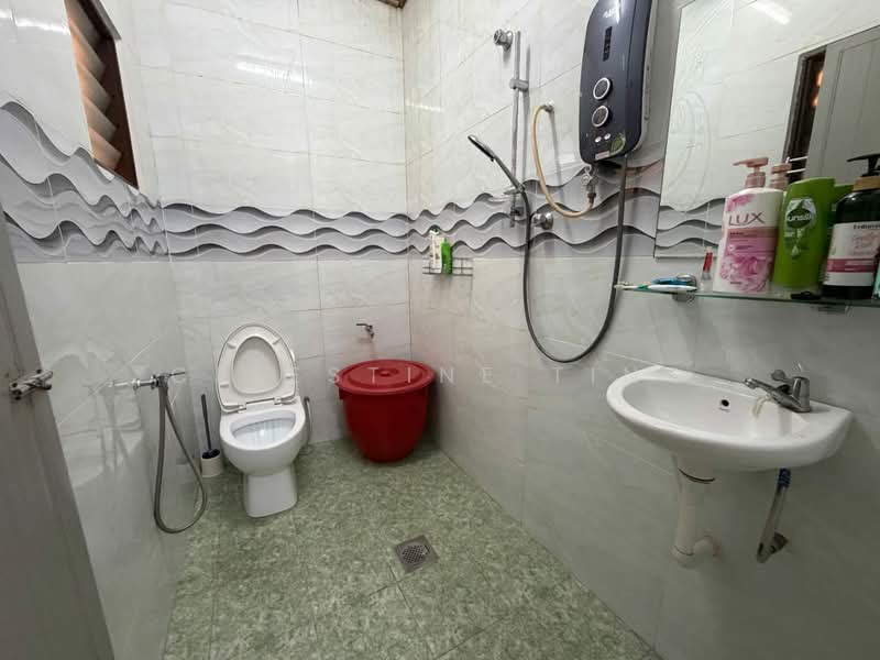 1-storey Terraced House for Sale in Taman Damai Indah (Kajang) - Celestine Ting - Bathroom - PropertyGuru.com.my