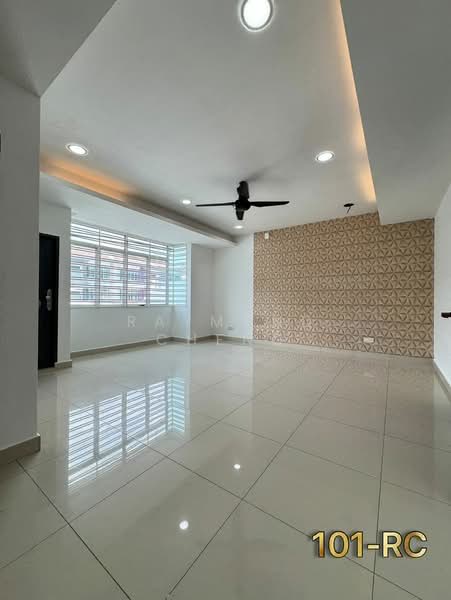 Rumah Teres 2.5 Tingkat untuk Dijual di Bandar Puteri Klang (Klang) - Raymond Cheng - Living Room - PropertyGuru.com.my