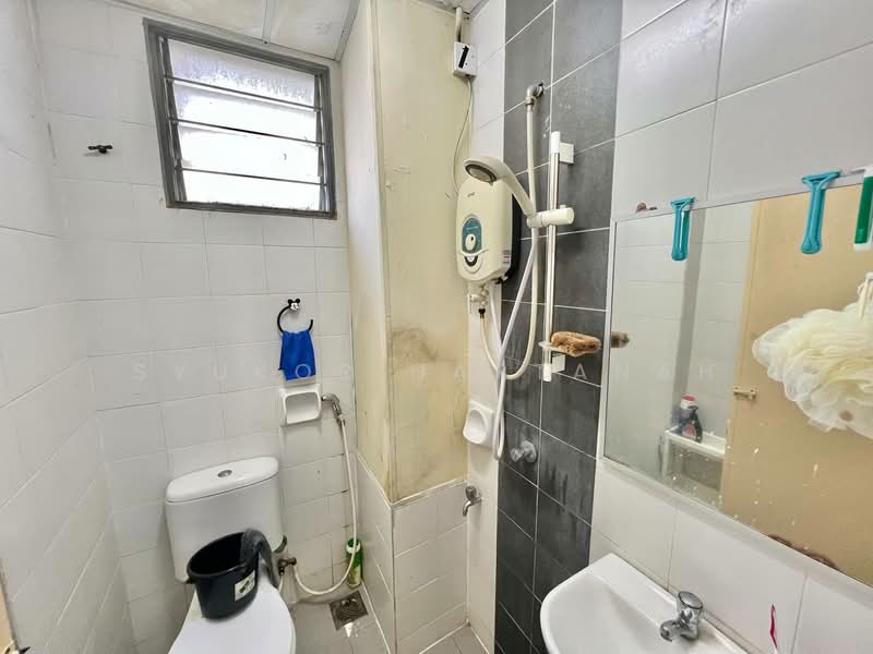 Pangsapuri untuk Dijual di Seri Atria Apartment - Syukor Hartanah - Bathroom - PropertyGuru.com.my