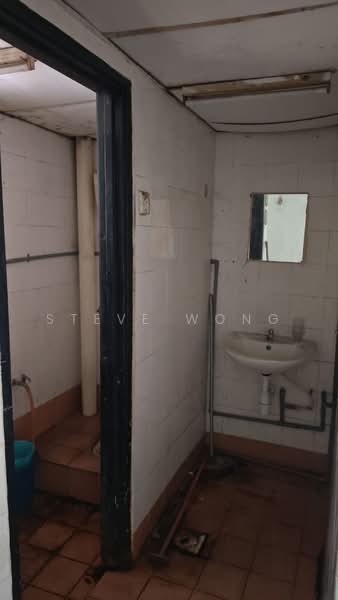 Shop for Rent in puchong (Puchong) - Steve Wong - Bathroom - PropertyGuru.com.my