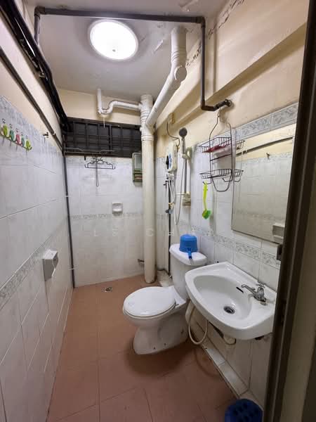 Pangsapuri untuk Dijual di Pearl Tower (Ria) - LS Chua - Bathroom - PropertyGuru.com.my