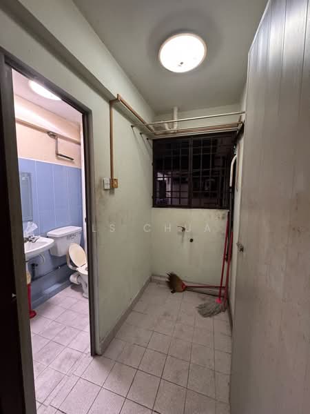 Pangsapuri untuk Dijual di Pearl Tower (Ria) - LS Chua - Bathroom - PropertyGuru.com.my