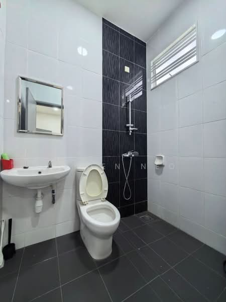 Rumah Teres 2 Tingkat untuk Disewa di Taman Mutiara Rini (Skudai) - Jayden Neo - Bathroom - PropertyGuru.com.my