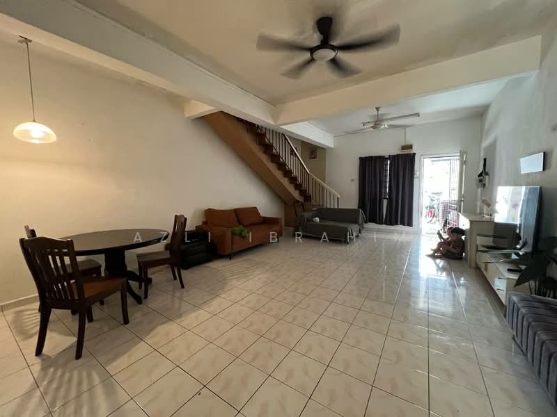 2-storey Terraced House for Sale in Taman Semenyih Mewah (Semenyih) - Azli Ibrahim - Living Room - PropertyGuru.com.my