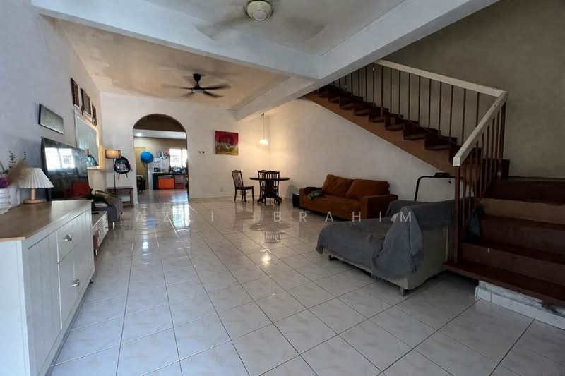 2-storey Terraced House for Sale in Taman Semenyih Mewah (Semenyih) - Azli Ibrahim - Living Room - PropertyGuru.com.my