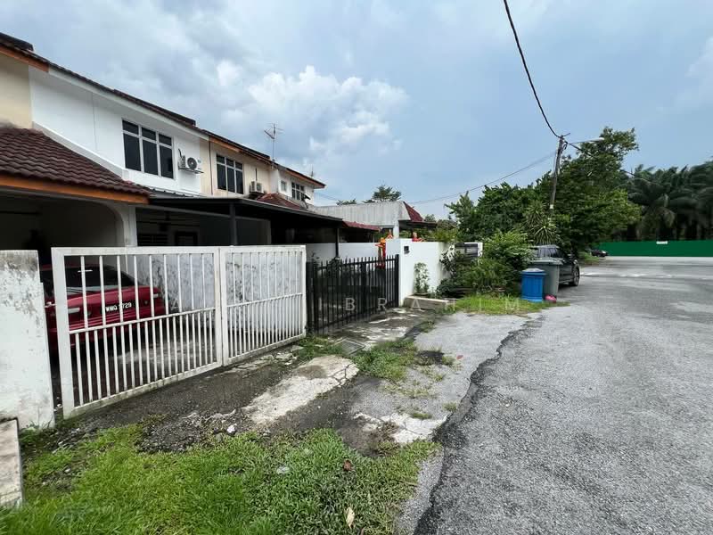 2-storey Terraced House for Sale in Taman Semenyih Mewah (Semenyih) - Azli Ibrahim - Exterior - PropertyGuru.com.my