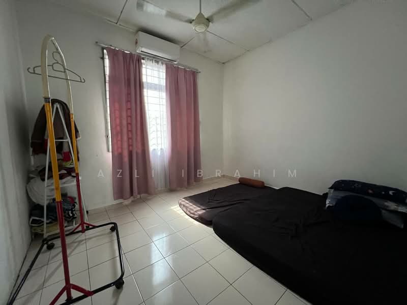 2-storey Terraced House for Sale in Taman Semenyih Mewah (Semenyih) - Azli Ibrahim - Bedroom - PropertyGuru.com.my